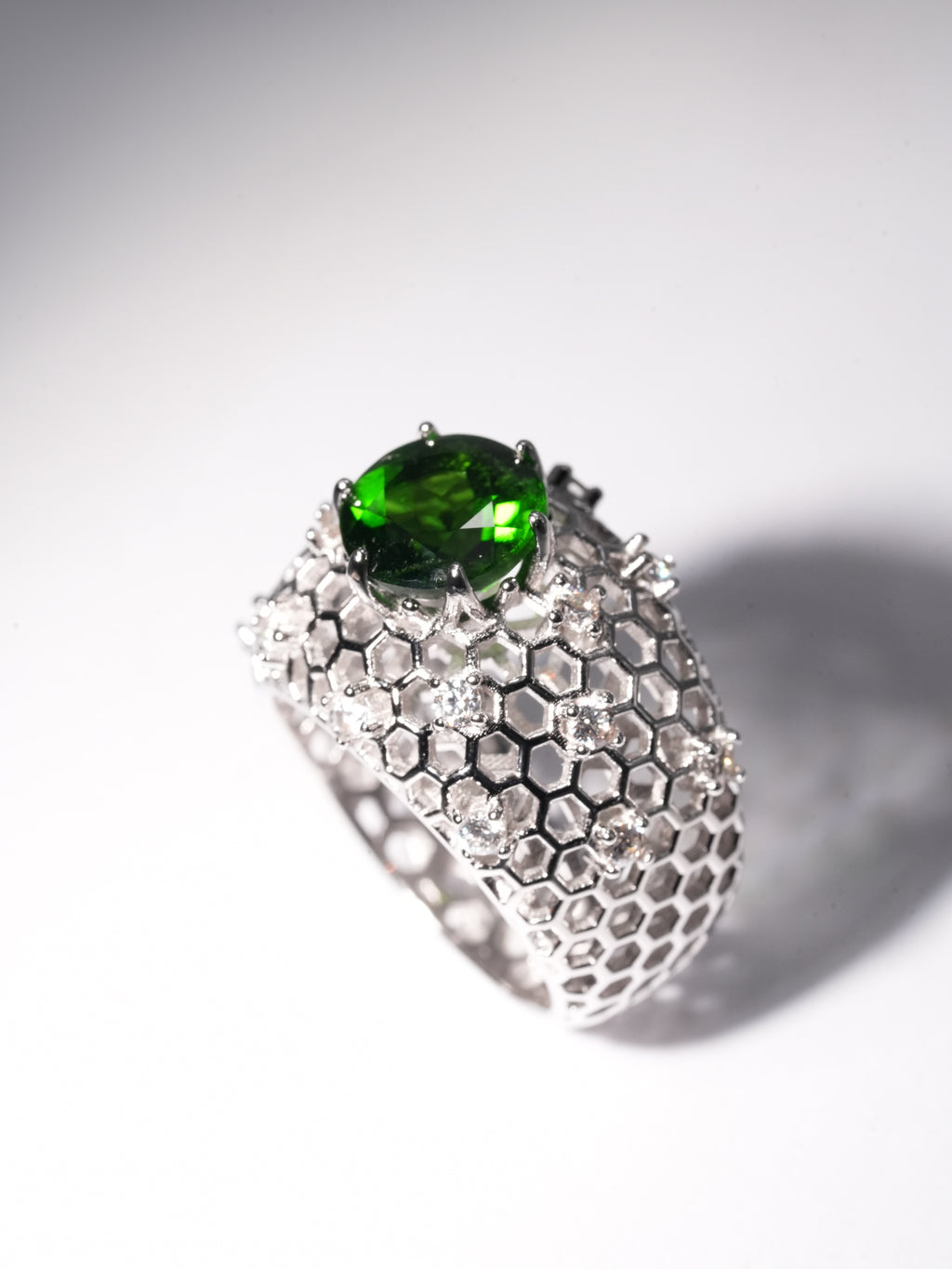 round-emerald-silver