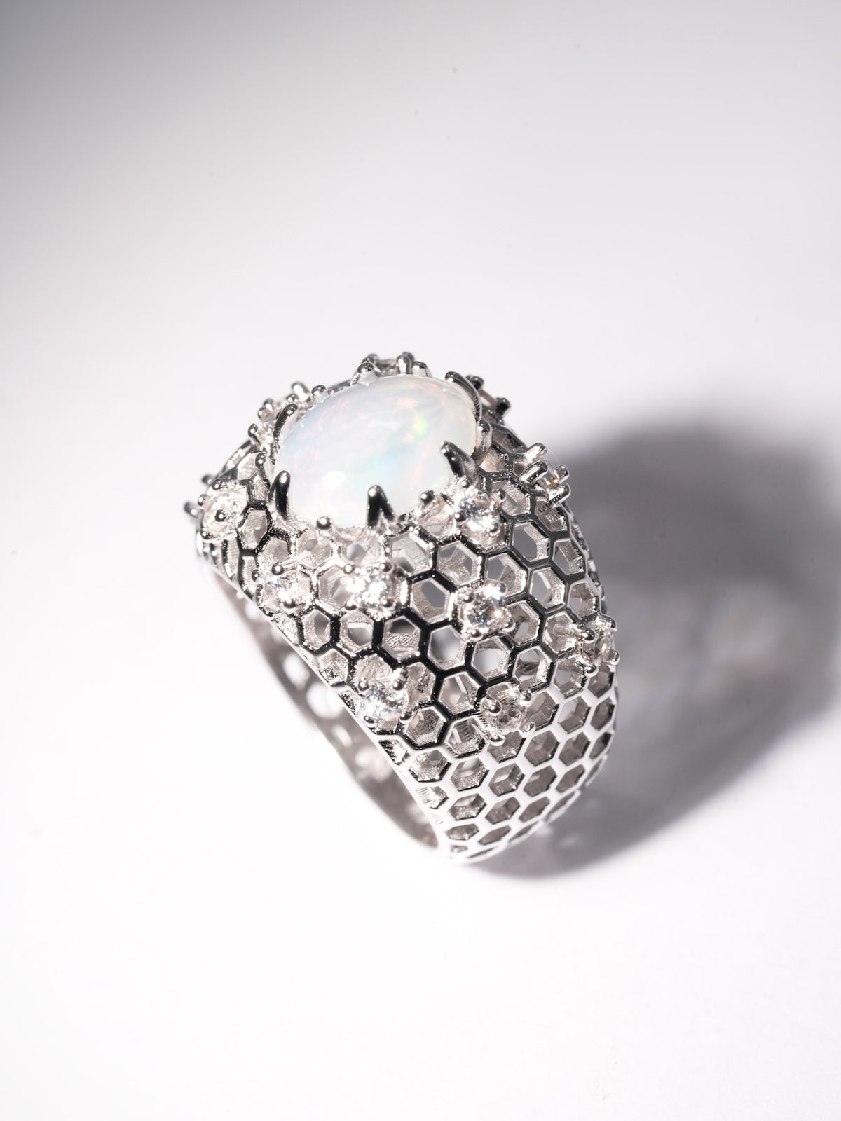 round-opal_white-silver